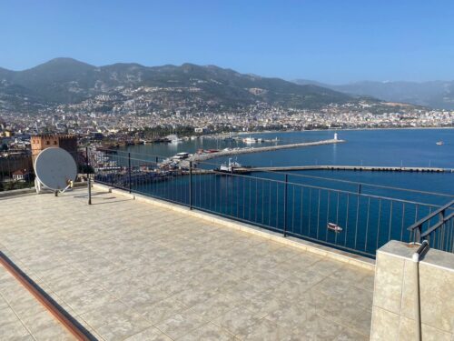 Buy Apartment 3+1 in Turkey Alanya in the center on